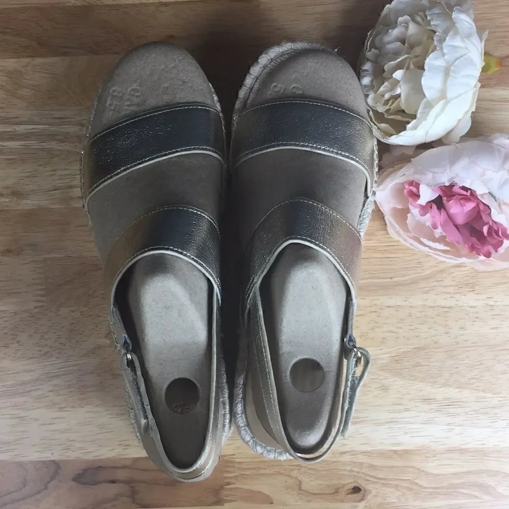 Marc Fisher Gold Platform Sandals 9.5M
